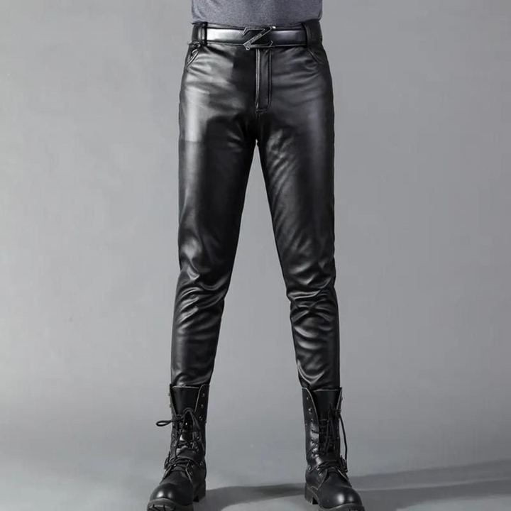 Comfortabele zwarte stretch leren broek voor heren, ideaal voor een casual maar stijlvolle look.