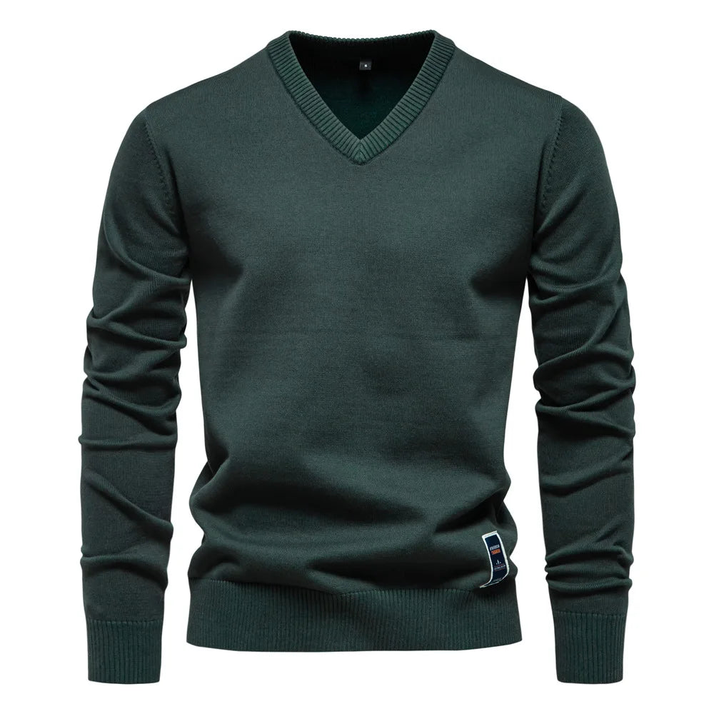 Elegante heren V-hals trui voor zowel casual als zakelijke gelegenheden. Stijlvolle mannenmode.
