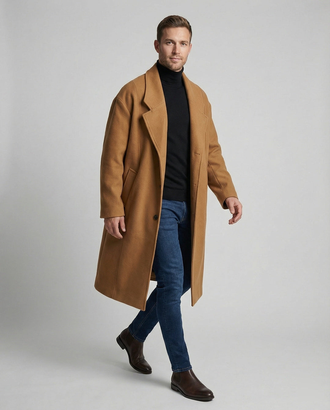 Lange warme heren winterjas, ideaal voor koude dagen. Tijdloze stijl voor elke gelegenheid.