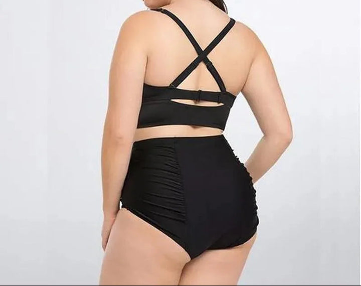 Alina zwarte dames badkleding set met trendy haltertop en flatterend hoge taille broekje. Stijlvol & comfortabel.