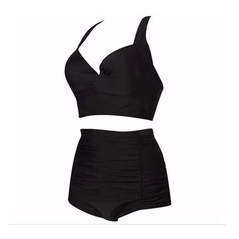 Zwarte dames bikini met verstelbare haltertop en hoge taille bikinibroekje. Perfecte strandkleding voor dames.