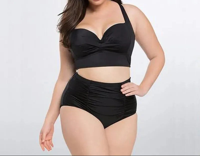 Modieuze zwarte bikini set voor dames. Elegante haltertop & comfortabele hoge taille zwembroek. Perfecte zomermode.