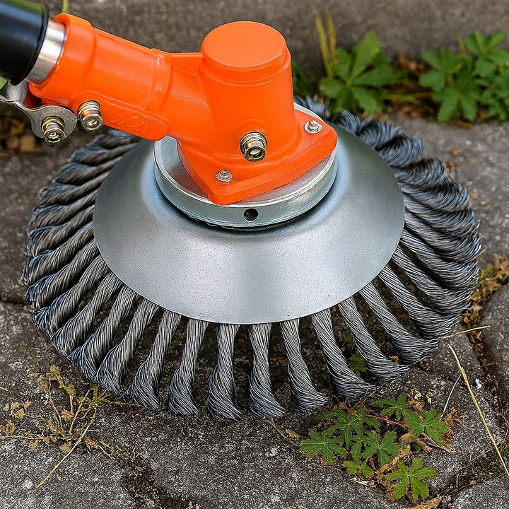 Robuuste stalen onkruidschijf voor grastrimmer, accessoire voor intensief tuinonderhoud buiten.