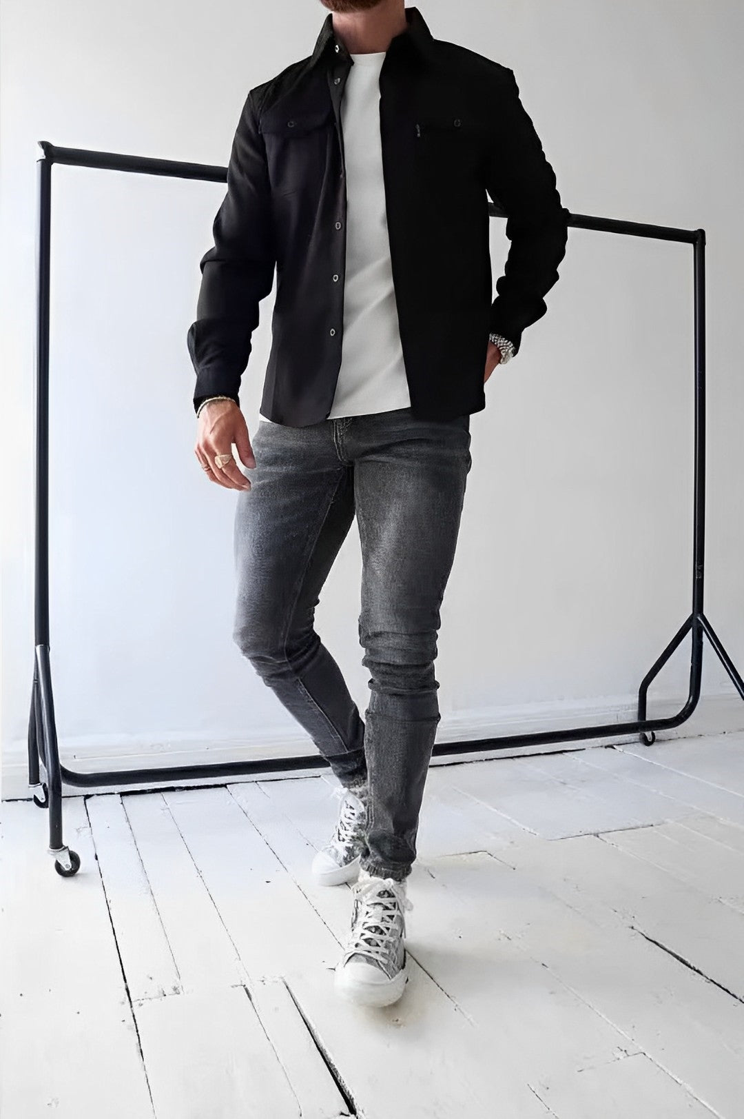 Modern heren casual overhemd, perfect voor vrije tijd, werk of een ontspannen avond uit. Zeer comfortabel.