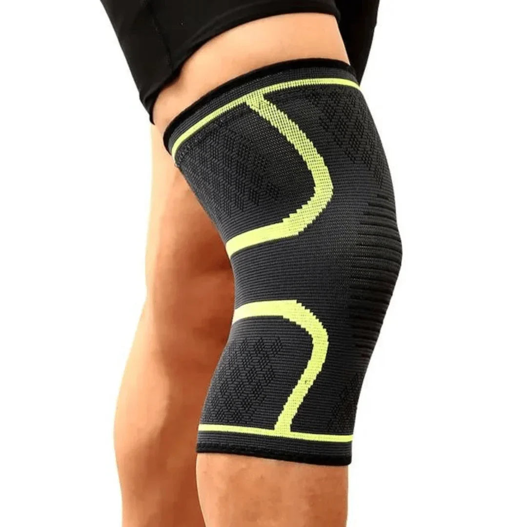 Zwarte FlexiKnee Pro compressiebrace toont flexibiliteit en comfort.
