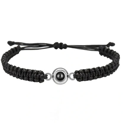 "Gepersonaliseerde foto projectie armband in zwart, unieke sieraden met verstelbaar ontwerp voor persoonlijke herinneringen."