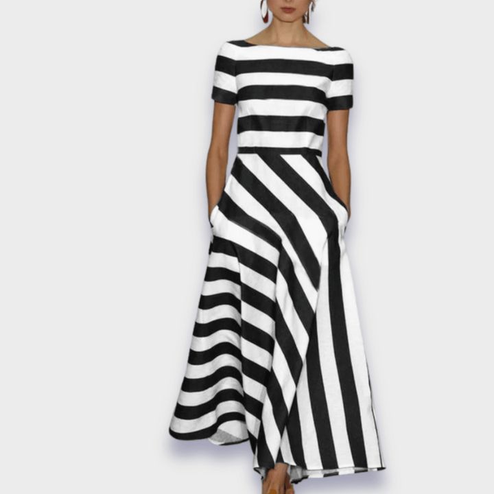 Comfortabele gestreepte A-lijn midi jurk voor dames met praktische zakken, perfect als zomerjurk.