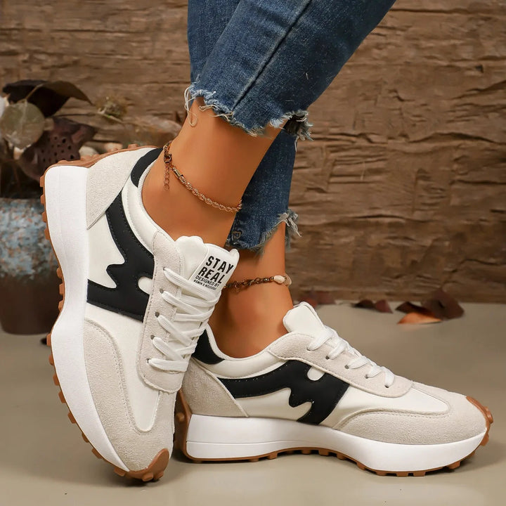 Comfortabele dames platform sneakers met trendy gestreept design, ideaal voor casual mode.