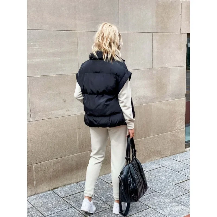 Warm dames gewatteerd vest, chic en veelzijdig, onmisbare buitenkleding voor de modebewuste vrouw in koeler weer.