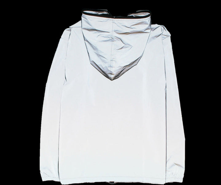 Stijlvolle grijze heren windbreaker jas met rits, reflecterend voor sportieve look en zichtbaarheid in alle seizoenen.