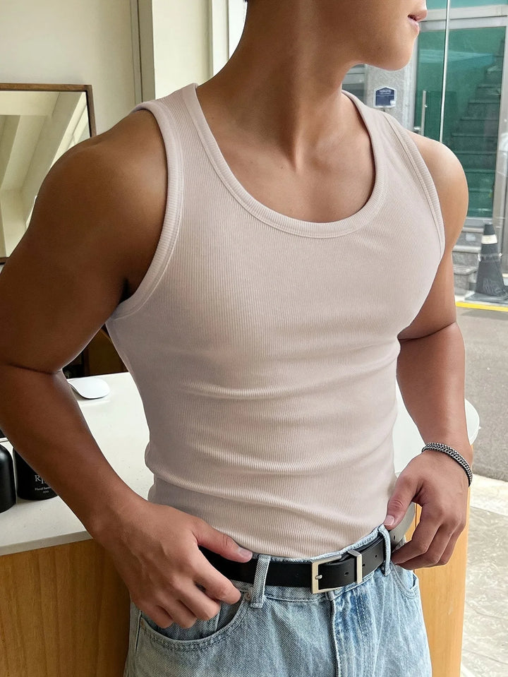Trendy heren tanktop met ronde hals, slim fit pasvorm, veelzijdig voor casual of sportieve herenkleding.