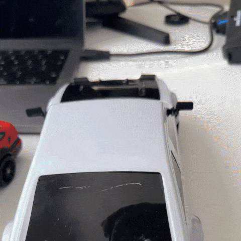 Zwarte RC driftauto met precisiebesturing, vierwielaandrijving voor ongeëvenaarde snelheid en controle.