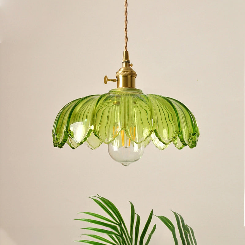 Moderne sfeerverlichting met bellen design en koperen afwerking.