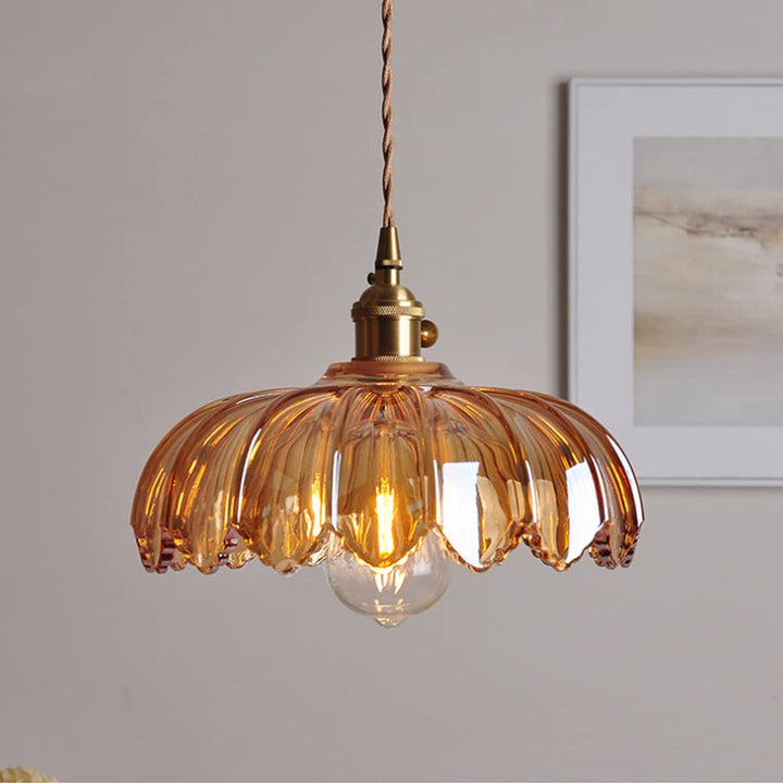Stijlvolle woonkamer hanglamp, bellen design met een mix van kleuren.