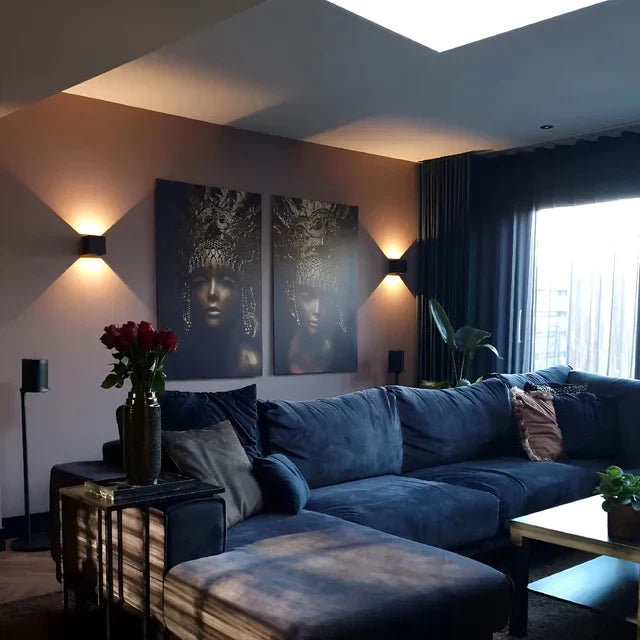 Compacte LED wandlamp met sensor voor buiten, waterdicht en draadloos. Ideaal voor paden of terras.