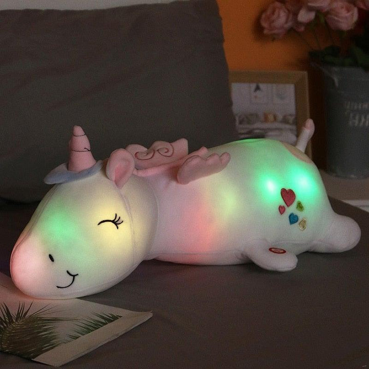 Knuffelbare pluche eenhoorn met sfeervol LED licht, functioneert als nachtlampje en speelgoed voor kids.