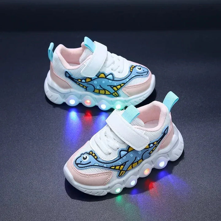 Blauwe lichtgevende dino sneakers. Stoere kleuterschoenen voor jongens, met lichteffecten voor extra plezier.