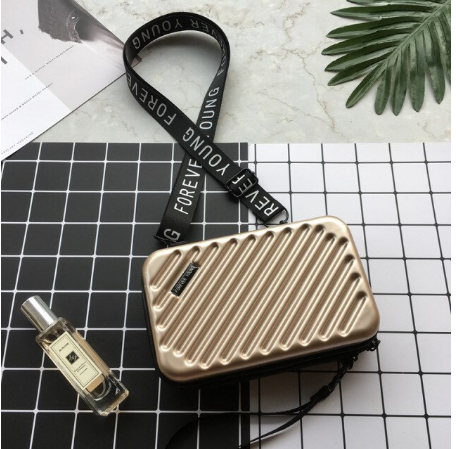 Stijlvol PVC dames handtasje, trendy en compact, ideaal als mode accessoire voor elke vrouw.