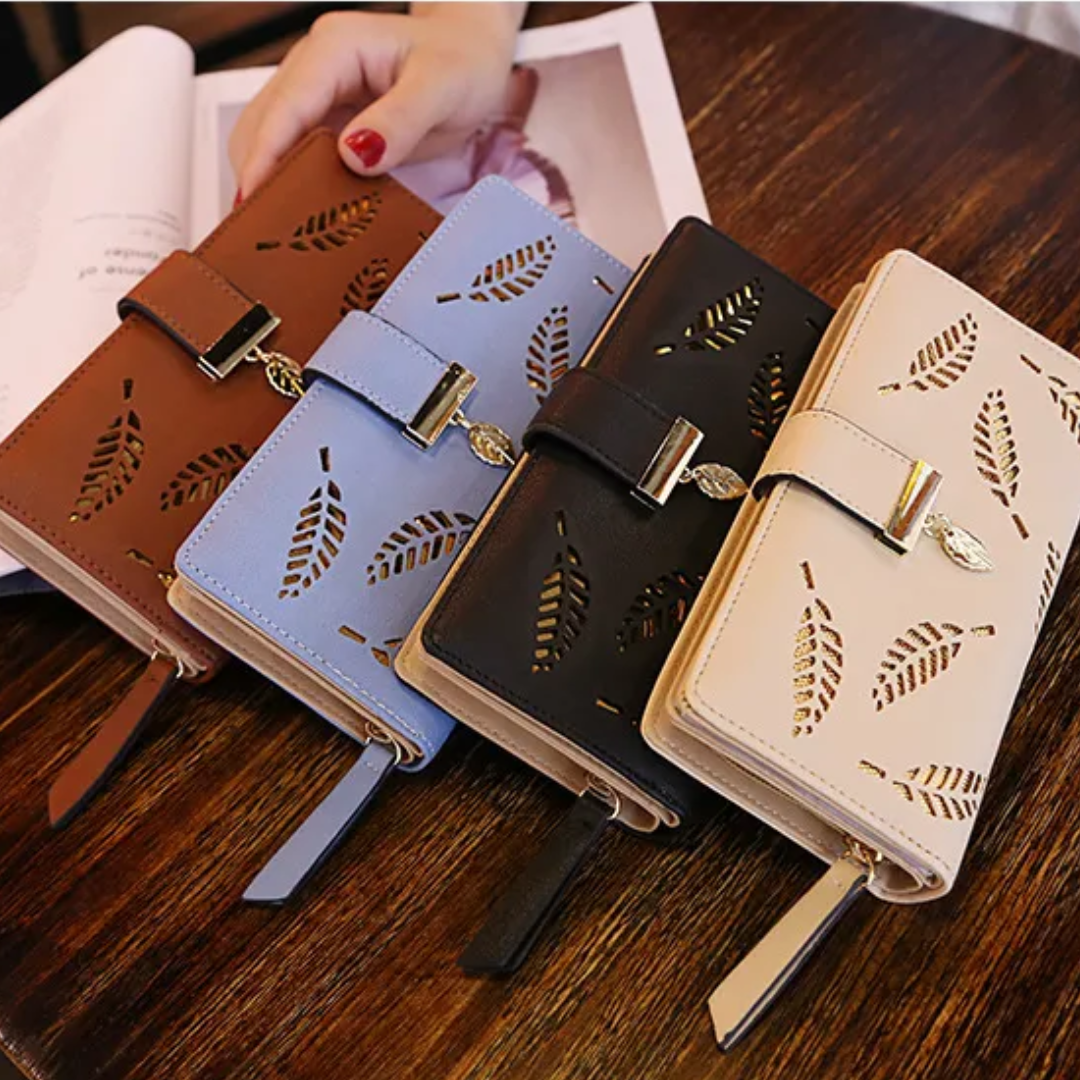 Stijlvolle dames portemonnee met gouden bladeren, perfect voor pasjes en telefoon.