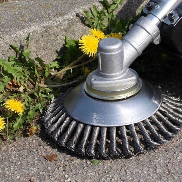 MALORIA universele stalen onkruidborstel voor effectieve reiniging van terras en oprit.