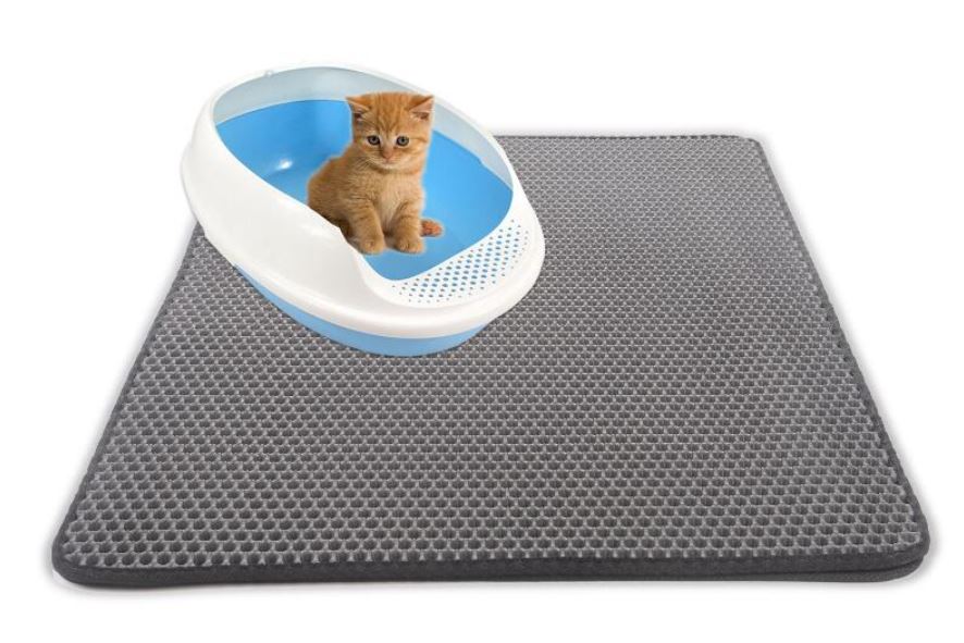 De kattenbakmat is een onmisbare huisdierbenodigdheid die zorgt voor een schone omgeving rond de kattenbak.