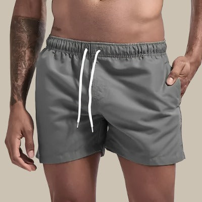 Trendy heren badkleding, sneldrogende zwembroek voor een stijlvolle zomerlook.