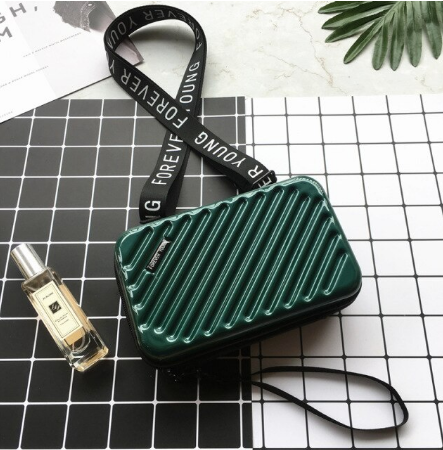 Elegant schoudertasje voor dames, met verstelbare riem, praktisch voor dagelijks gebruik.