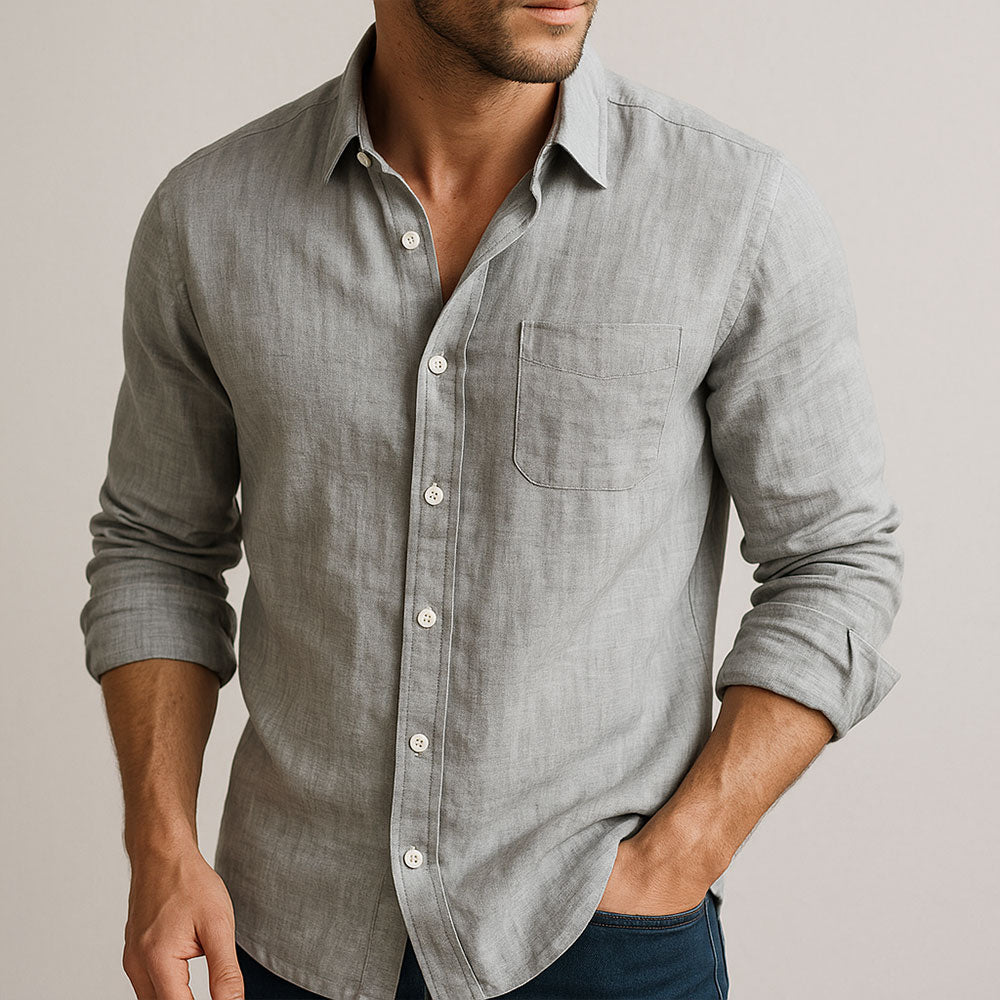 Comfortabel heren overhemd met casual pasvorm. Essentiële en veelzijdige zomerkleding voor mannen in de mode.