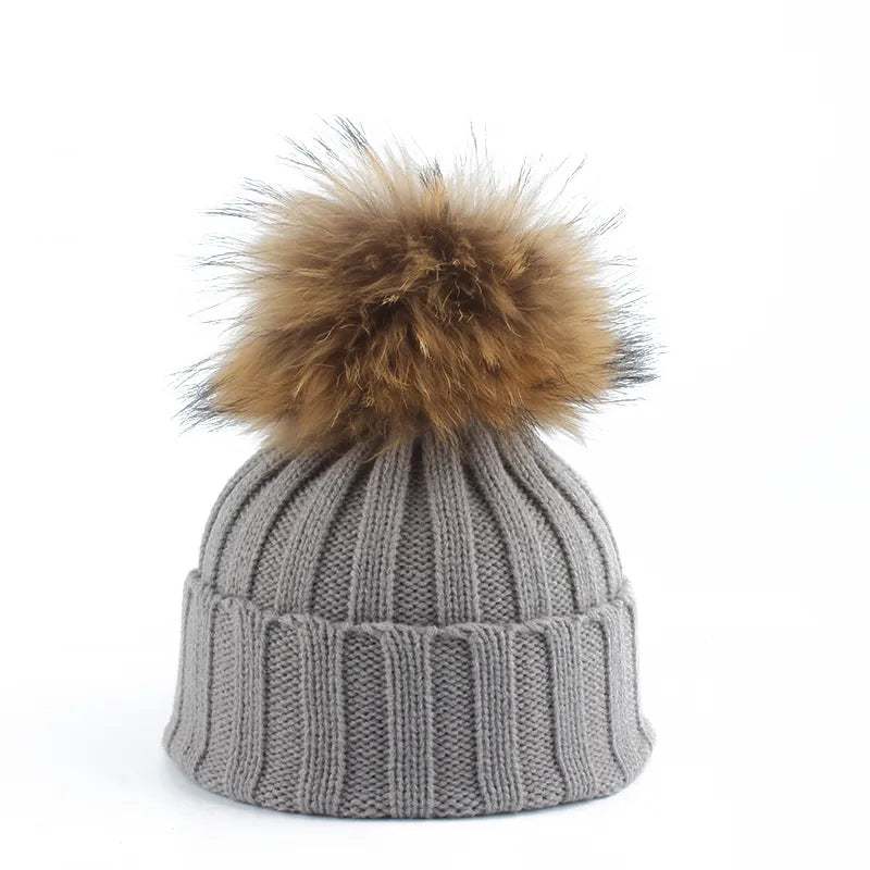 Comfortabele gebreide beanie voor vrouwen, zacht en isolerend, onmisbaar in de winter.