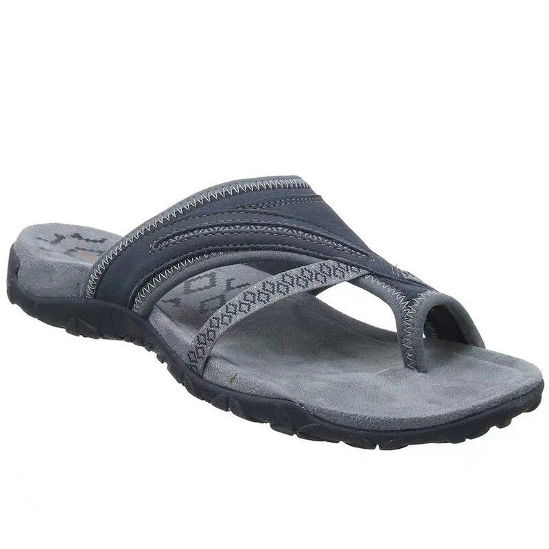 Moderne dames sandalen met orthopedisch voetbed, combineert stijl en comfort voor de zomer.