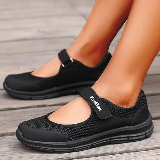Grijze dames sneakers met klittenbandsluiting en open wreef; stijlvol, comfortabel en veelzijdig voor dagelijks gebruik.