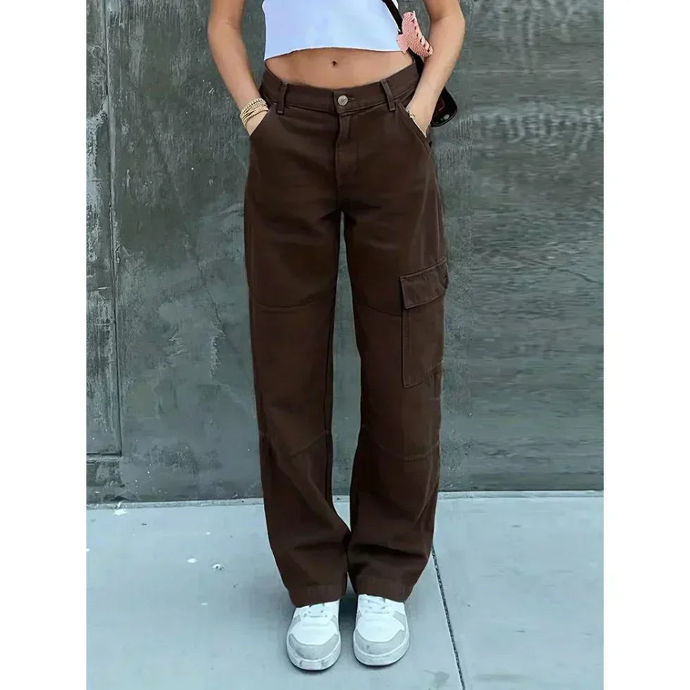"Groene dames cargo broek met comfortabele pasvorm, ideaal voor casual of chique gelegenheden, modieuze stijl."