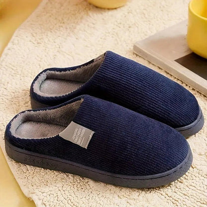 "Groene pluche dames orthopedische pantoffels met ergonomisch voetbed en anti-slip zool, ideaal voor thuiscomfort."