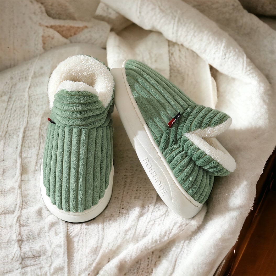 "Groene wintersloffen met fluffy witte fleece voering en zachte zool, comfortabele pantoffels voor warmte en stijl in de wint
