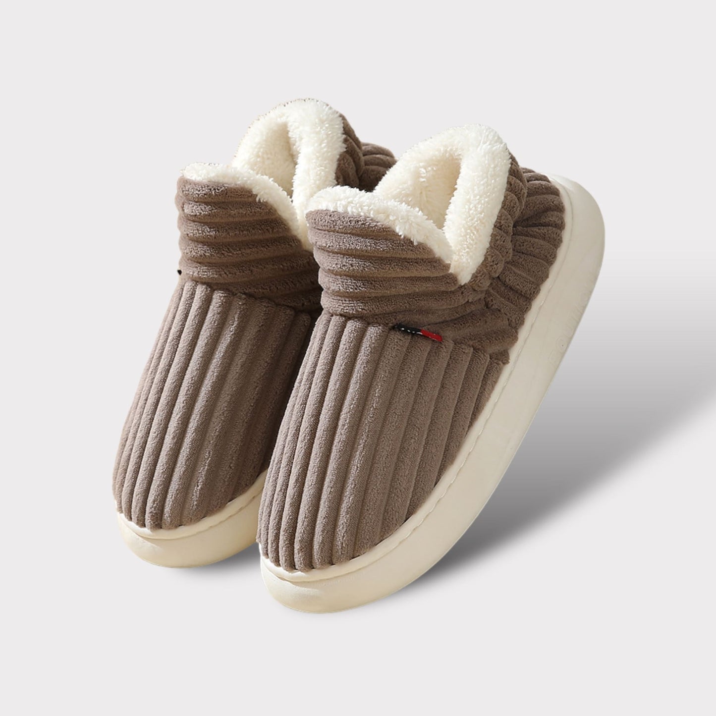 "Groene wintersloffen met fluffy witte fleece voering en zachte zool, comfortabele pantoffels voor warmte en stijl in de wint