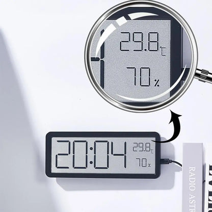 "Grote digitale wandklok met helder LED display, temperatuur- en vochtigheidssensor, ontwerp voor huis en kantoor."