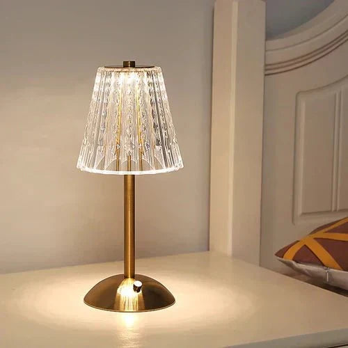 Draadloze LED touch tafellamp met kristal en goud, creëert sfeer in elke kamer.
