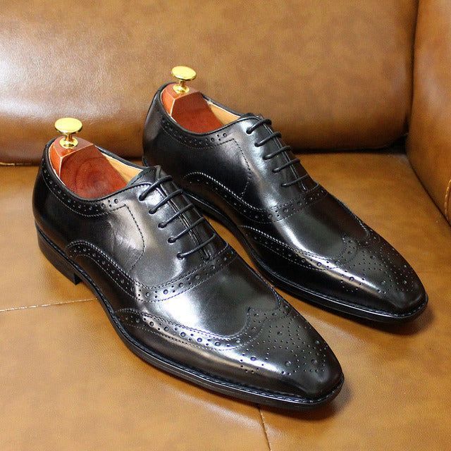Elegante leren heren wingtip brogue Oxford schoenen, ideaal voor klassieke herfst- en winterlooks.