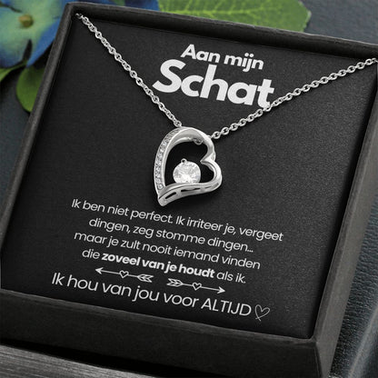 "Hartvormige ketting met sprankelende zirkonia's, verstelbare lengte, ideale elegante keuze voor liefdevolle gelegenheden."