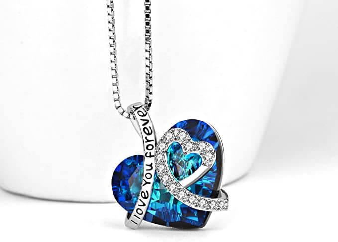 Unieke dames kristallen ketting, 'I Love You Forever' gegraveerd, een betekenisvol sieraad.