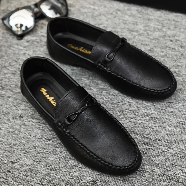 Donkerbruine leren heren loafers, veelzijdige slip-on schoenen perfect voor zowel casual als zakelijke herfstoutfits.