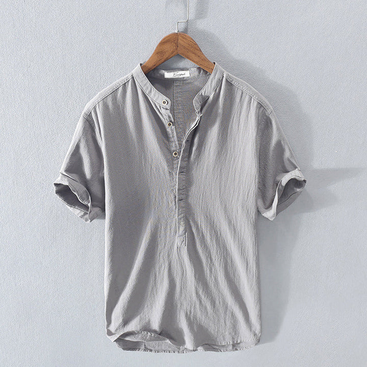 Casual heren henley shirt met korte mouwen en bandkraag, ideaal voor de zomer.