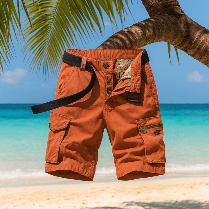 Mosterdgele cargo short voor heren, praktisch voor buitenactiviteiten en dagelijks zomercomfort.