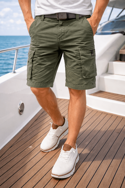 Oranje heren cargo short met verstelbare zoom, comfortabel voor buitenavonturen.