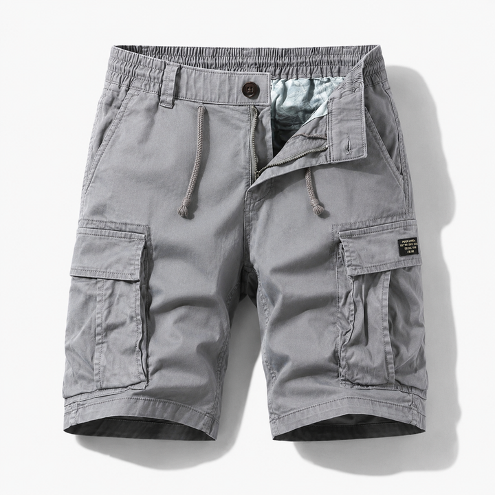 Khaki heren cargo shorts met rechte pasvorm en meerdere praktische zakken. Ideaal voor zomerse dagen en vrije tijd.