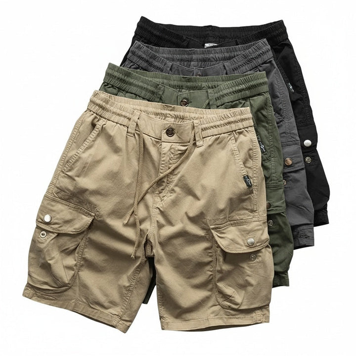 Heren cargo shorts met elastische tailleband en handige zijzakken, ideaal voor een comfortabele zomerse look.