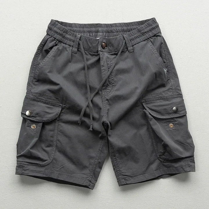 Grijze heren cargo shorts voor dagelijkse kleding, met handige zijzakken en flexibele elastische taille.