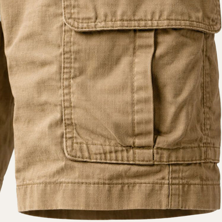 Stijlvolle heren cargo shorts in diverse kleuren, voor een zomerse outdoor look.