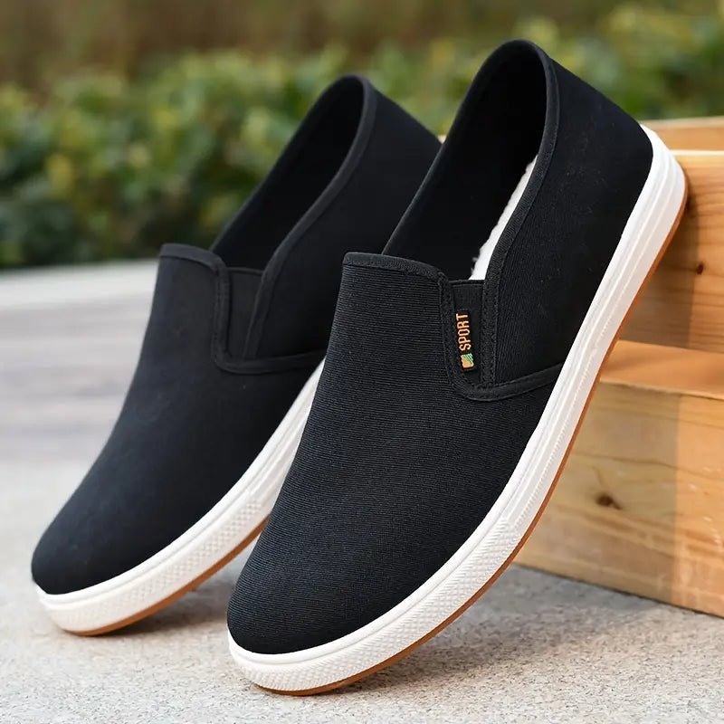 Zwarte heren casual instapschoenen, comfortabele slip-on loafers voor dagelijks gebruik. Essentiële herenmode.