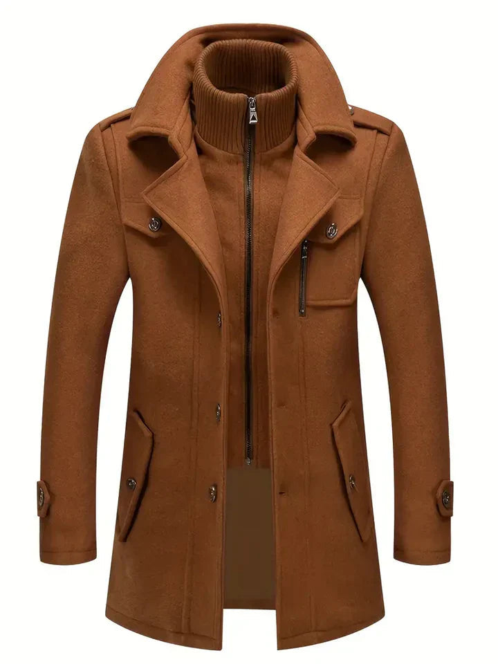 Hoogwaardige herenjas, double-breasted militair model, essentieel voor een elegante en casual look.